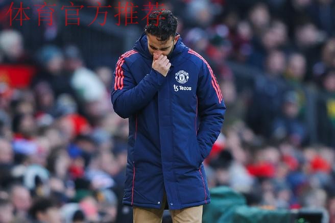 曼联冤？伯恩茅斯多次疑似禁区手球未判 锁喉对手仅染黄